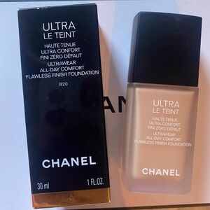 CHANEL Ultra Le Teint Foundation - B20